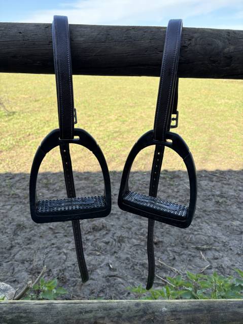 Sella da salto ostacoli Arena Pro Jump 17.5" - 2026