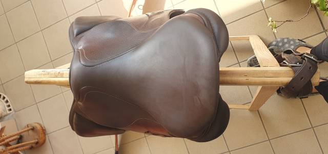 Sella da salto ostacoli Antar&egrave;s  17" - 2015