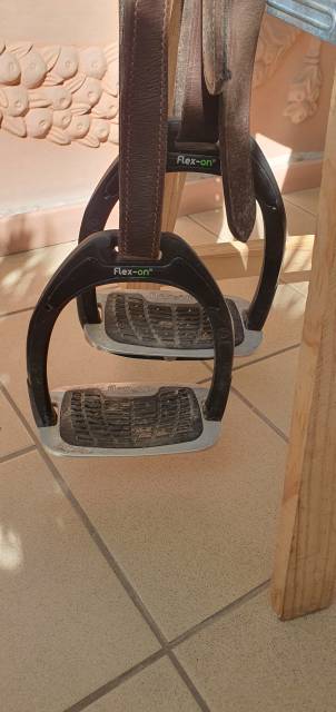 Sella da salto ostacoli Antar&egrave;s  17" - 2015