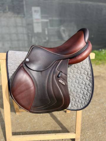 Sella da salto ostacoli CWD  17" - 2023