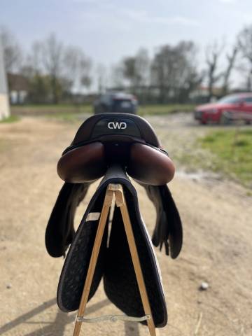 Sella da salto ostacoli CWD  17" - 2023