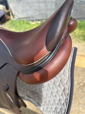 Sella da salto ostacoli CWD  17" - 2023