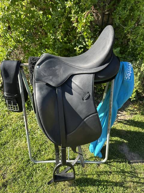 Sella da dressage Wintec  17" - 2015
