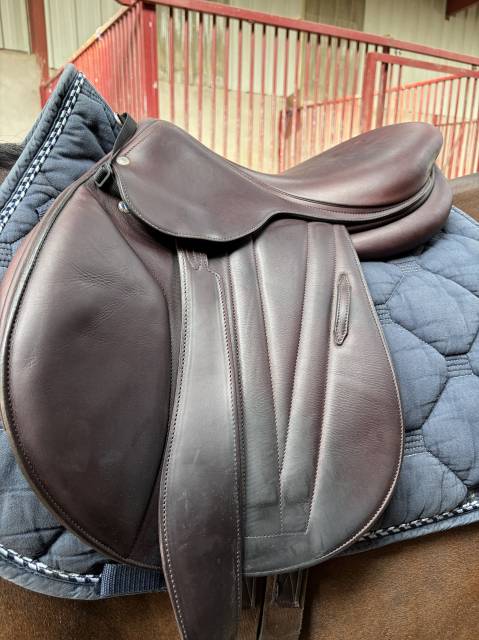 Sella da salto ostacoli Butet  17.5" - 2025