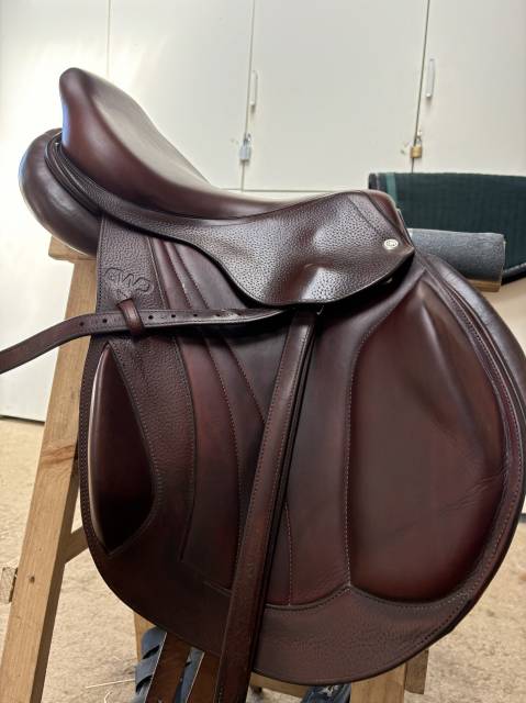 Sella da salto ostacoli CWD  17.5" - 2018