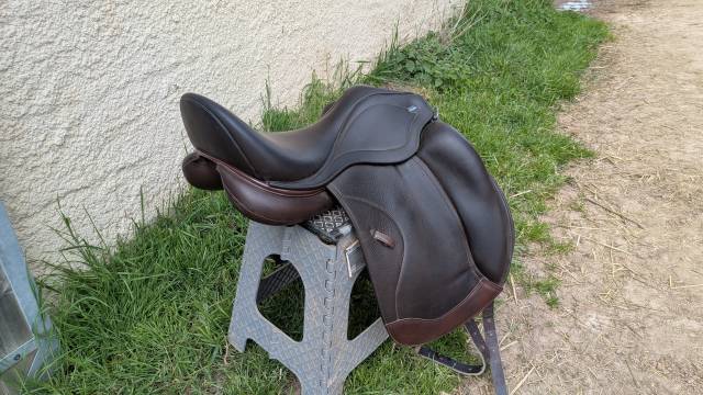 Sella da dressage Ikonic  17.5" - 2024