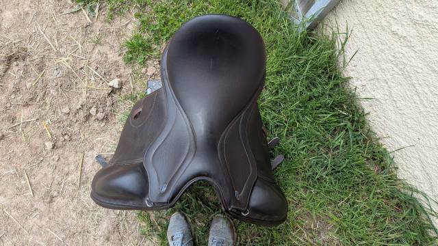 Sella da dressage Ikonic  17.5" - 2024