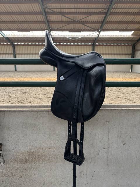 Sella da dressage Bates  17" - 2015