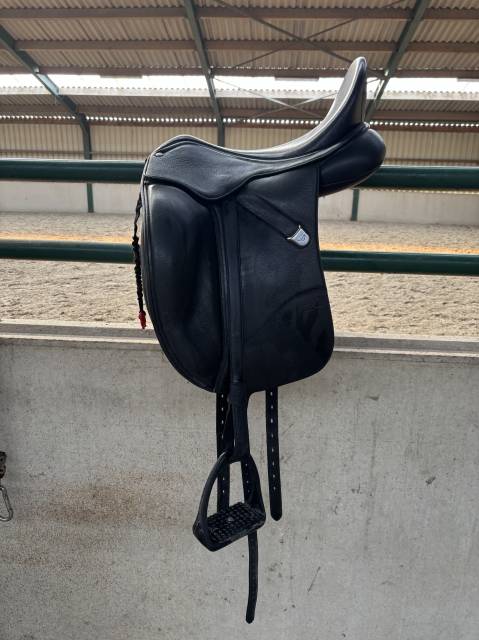 Sella da dressage Bates  17" - 2015