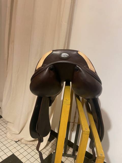 Sella da salto ostacoli Prestige Italia  17" - 2020