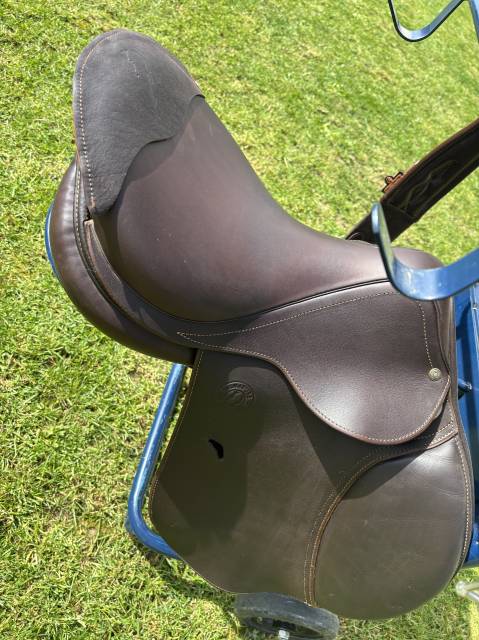 Sella da salto ostacoli Antar&egrave;s  17.5" - 2015