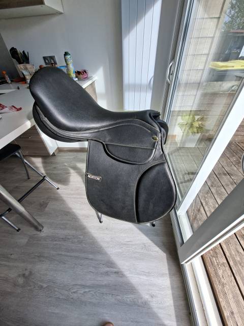 Sella da dressage Norton  16.5" - 2011