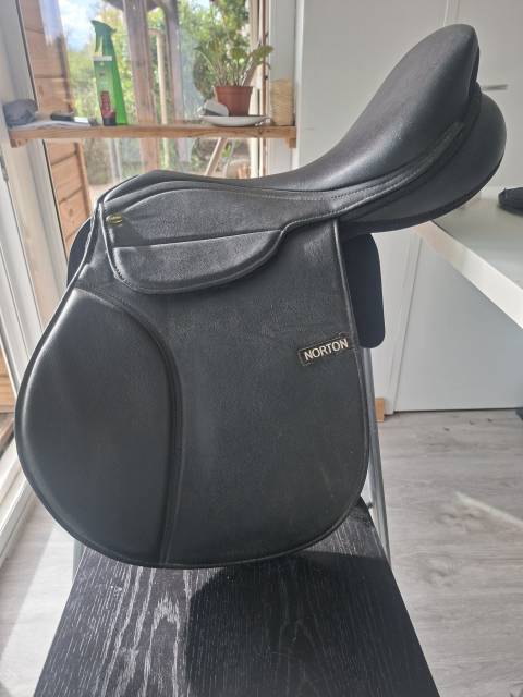Sella da dressage Norton  16.5" - 2011