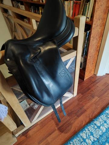 Sella da dressage Childeric  18" - 2022