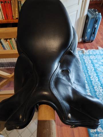 Sella da dressage Childeric  18" - 2022