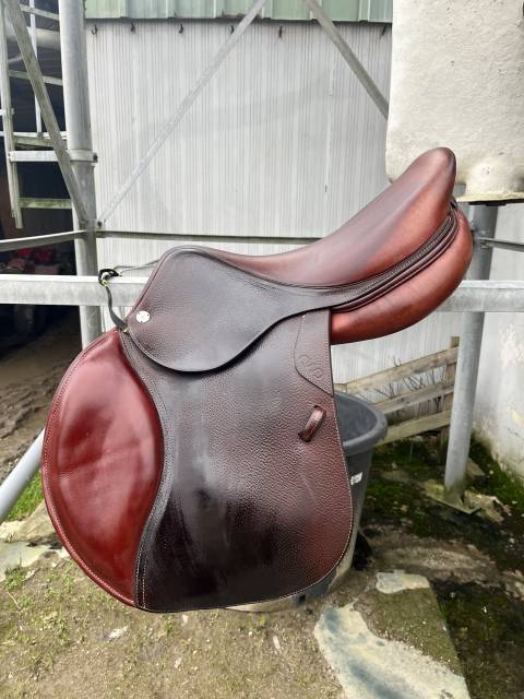 Sella da salto ostacoli CWD  17.5" - 2022