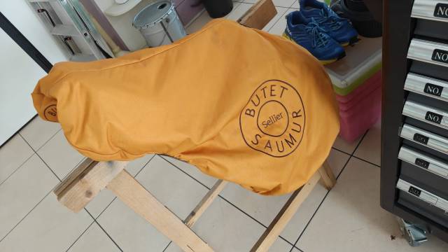 BUTET Gold &mdash; Sella da Salto Doppiata Medio-profonda 17"