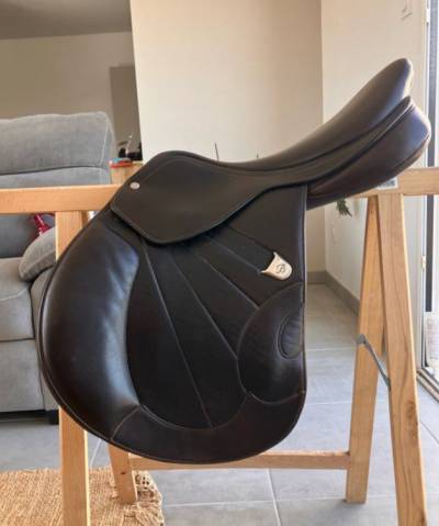 Sella da salto ostacoli Bates  17.5" - 2021