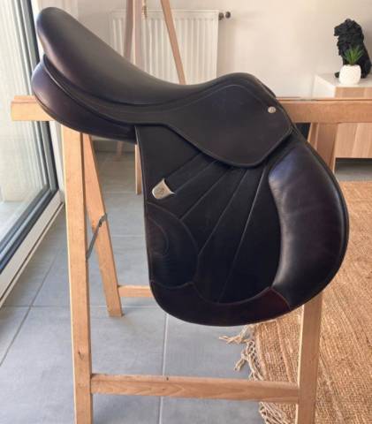 Sella da salto ostacoli Bates  17.5" - 2021