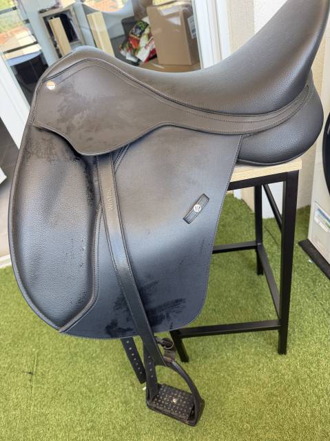 Sella da dressage Wintec  17.5" - 2024