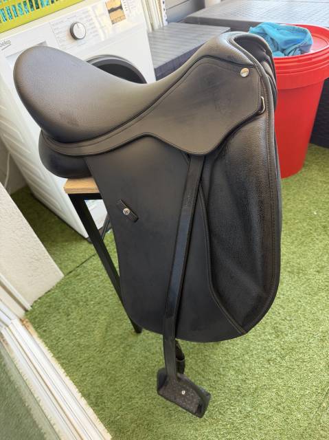 Sella da dressage Wintec  17.5" - 2024
