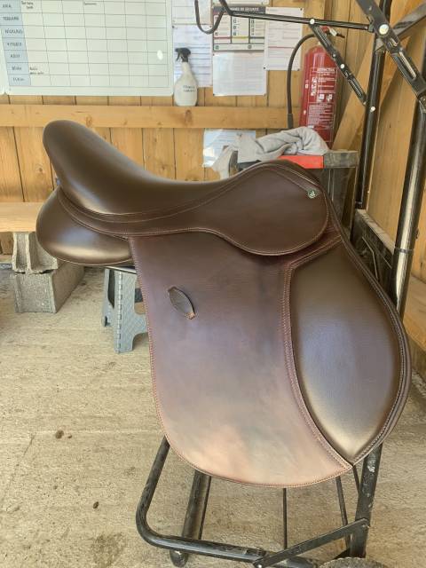 Altra sella Arena Haut garrot mixte  17" - 2025