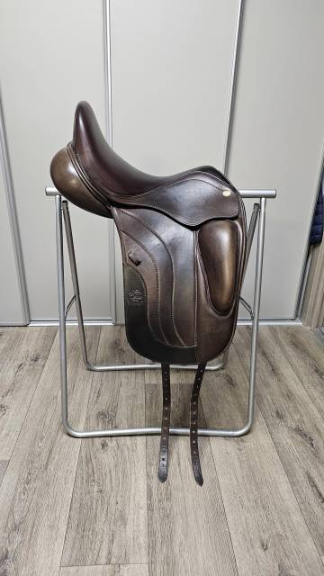 Sella da dressage Fairfax  17.5" - 2023