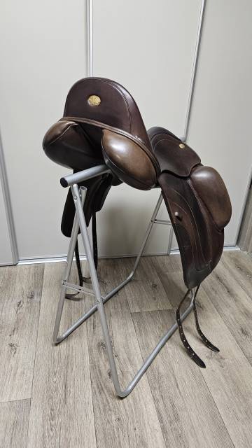 Sella da dressage Fairfax  17.5" - 2023