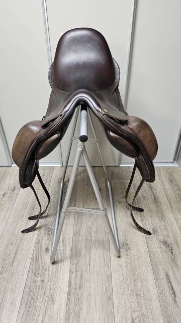 Sella da dressage Fairfax  17.5" - 2023