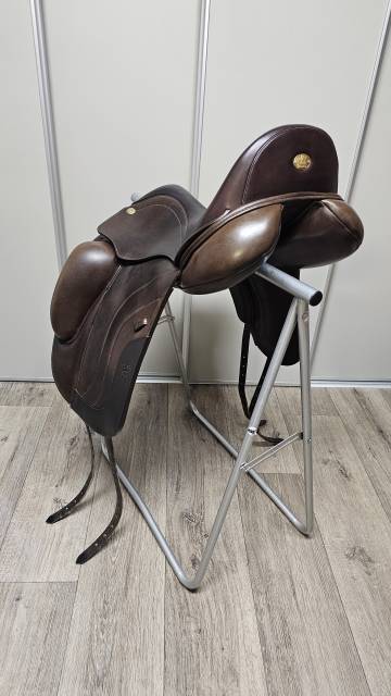 Sella da dressage Fairfax  17.5" - 2023