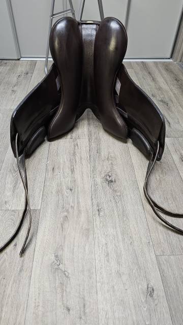 Sella da dressage Fairfax  17.5" - 2023