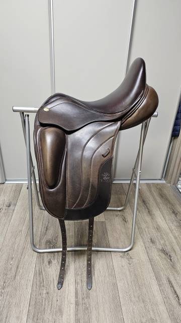 Sella da dressage Fairfax  17.5" - 2023