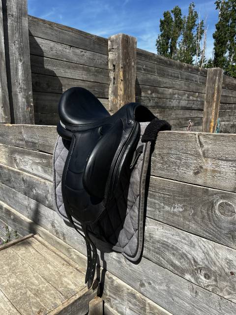 Sella da dressage Devoucoux  18" - 2023