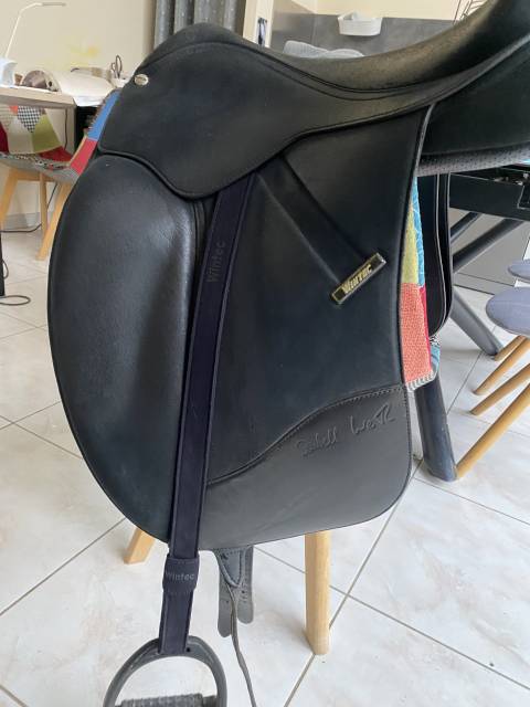 Sella da dressage Wintec  17" - 2022