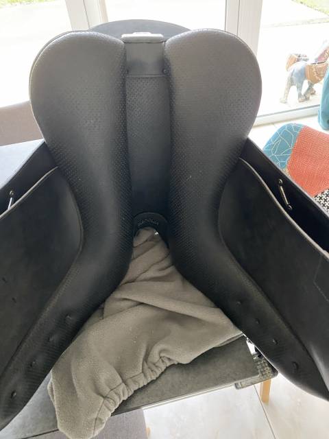 Sella da dressage Wintec  17" - 2022