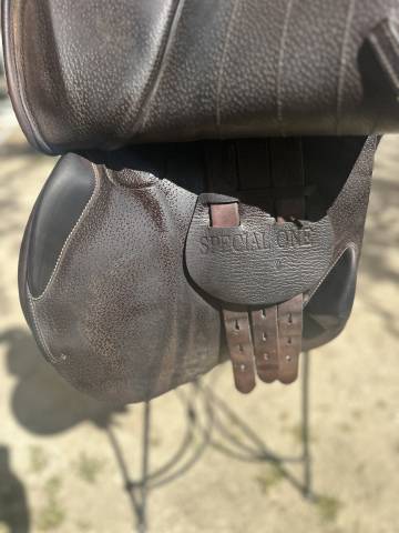 Sella da salto ostacoli Equipe  17.5" - 2022