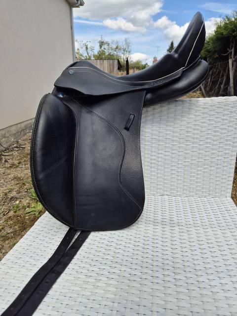 Sella da dressage Stubben  18" - 2017