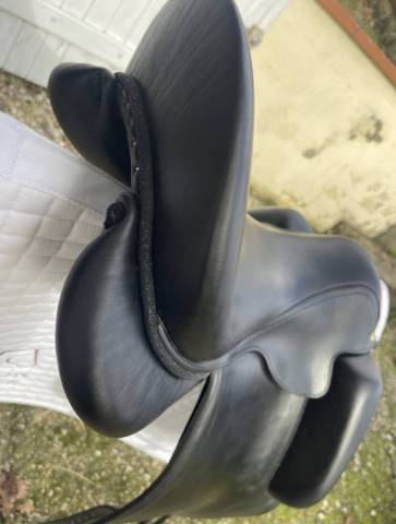 Sella da dressage Aulion  17" - 2024