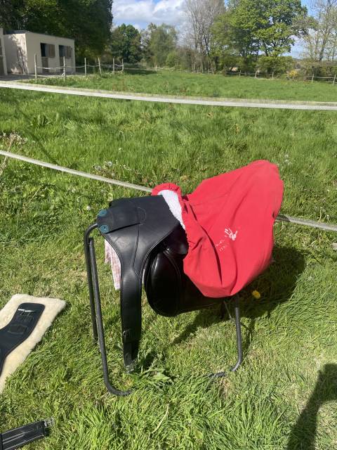 Sella da salto ostacoli Equipe  17.5" - 2016