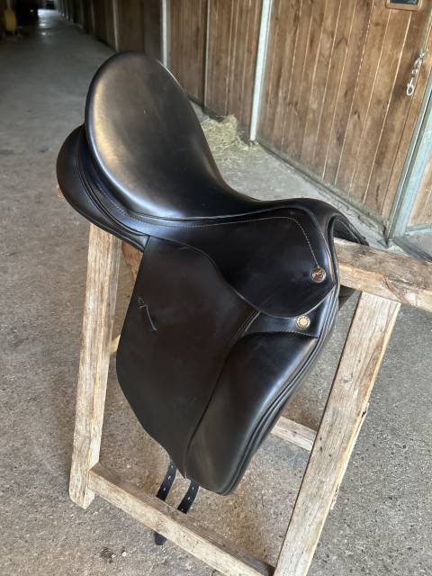 Sella da dressage Prestige Italia  17" - 2024