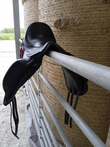 Sella da dressage KENT & MASTERS Dressage Comp&eacute;tition 17" - 2024