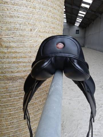 Sella da dressage KENT & MASTERS Dressage Comp&eacute;tition 17" - 2024