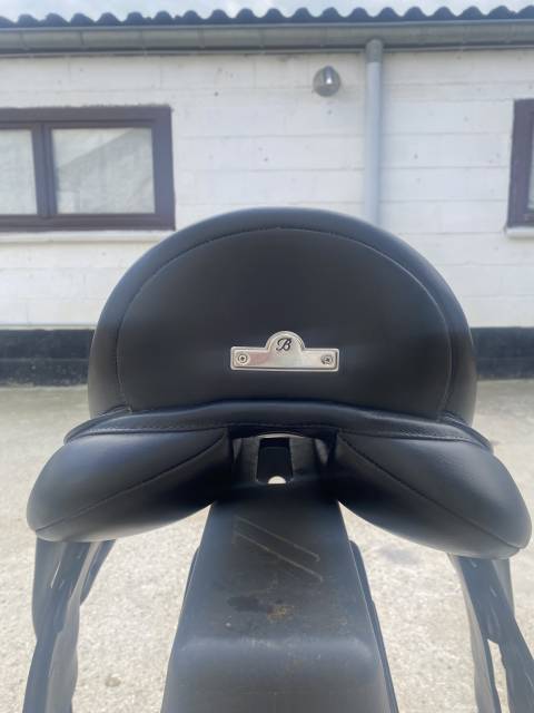 Sella da dressage Bates  17" - 2023