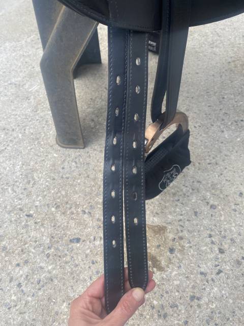 Sella da dressage Bates  17" - 2023