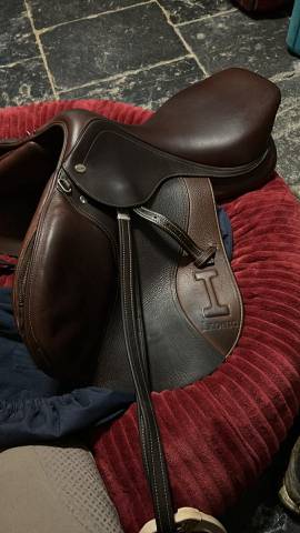 Sella da salto ostacoli  Ikonic  17.5" - 2022