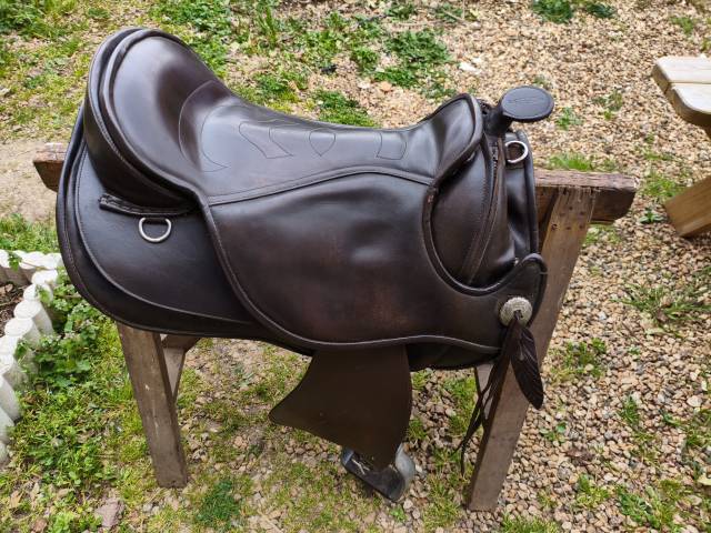 Sella western Barefoot   18" - 2017
