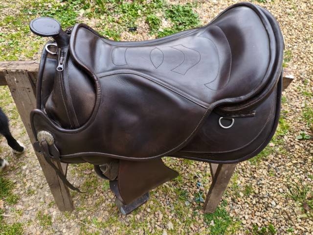Sella western Barefoot   18" - 2017