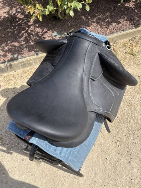 Sella da dressage Devoucoux  18.5" - 2024