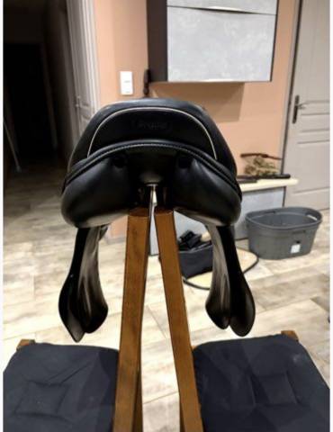 Sella da salto ostacoli Prestige Italia  17" - 2013