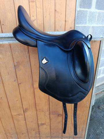 Sella da dressage Bates  17.5" - 2022